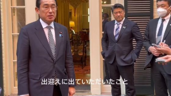 مسؤول ياباني بارز يعتذر لظهوره واضعاً يديه بجيبَيه خلال مهمة رسمية