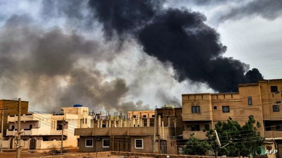 Smoke plumes billow from a fire at a lumber warehouse in southern Khartoum amidst ongoing fighting on June 7, 2023. Eight weeks of fighting have pitted Sudan's army chief Abdel Fattah al-Burhan against his former deputy Mohamed Hamdan Daglo -- commonly known as Hemeti -- who commands the powerful paramilitary Rapid Support Forces (RSF). A number of broken ceasefires have offered brief lulls but no respite for residents of Khartoum, where witnesses again reported "the sound of heavy artillery fire" in the capital's northwest. (Photo by AFP)