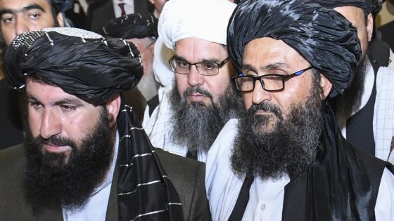 عاجل – انس حقاني شقيق نائب حركة طالبان هو من يقود المفاوضات مع القصر الرئاسي لنقل السلطة سلمياً