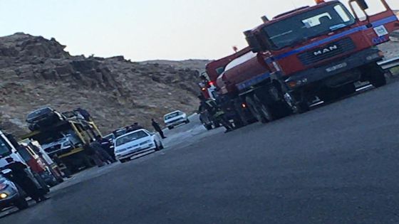 حريق بشاحنة نقل محملة بمركبات على طريق وادي عربة