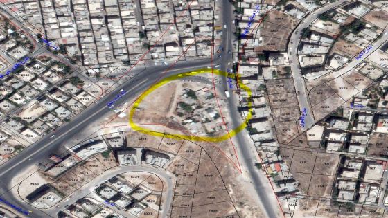 الأمانة تعوض 11 عائلة تعدت بيوتها على الطريق في منطقة النصر