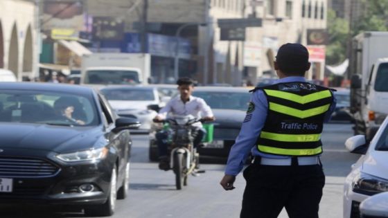 ضبط حدث يقود مركبة دون ترخيص وبرفقته 5 طلاب في عمّان