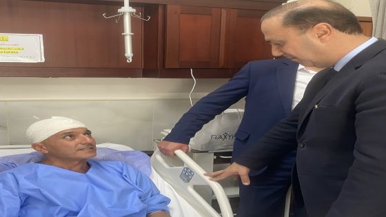 رئيس الوزراء يتابع عن كثب حادثة الاعتداء على الصحفي الحباشنة والمومني يزور الزميل للاطمئنان على صحته