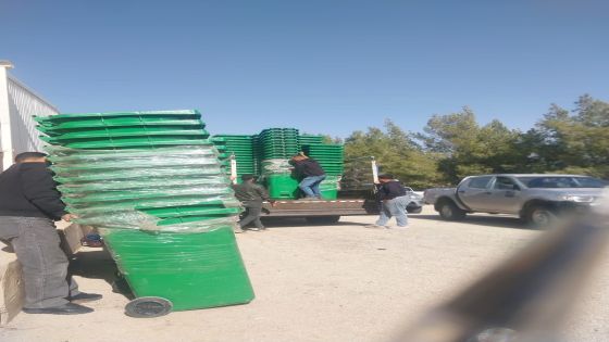 وزارة البيئة توزع 255 حاوية بلاستيكية على محافظات الجنوب