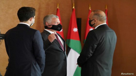 Jordan's King Abdullah and Crown Prince Hussein talk to newly-appointed Prime Minister Bisher al Khasawneh during a swearing-in ceremony of the new government in Amman, Jordan October 12, 2020. Jordanian Royal Palace/Handout via Reuters ATTENTION EDITORS - THIS IMAGE HAS BEEN SUPPLIED BY A THIRD PARTY. NO RESALES. NO ARCHIVES