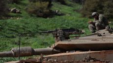 مقتل جندي إسرائيلي وإصابة آخرين في جنوب لبنان وتحذير بحري للمدنيين