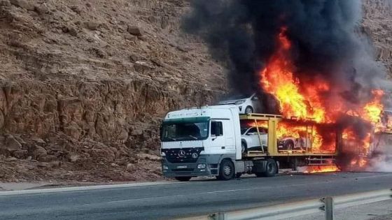 الدوريات الخارجية تسيطر على حريق عجلات شاحنة