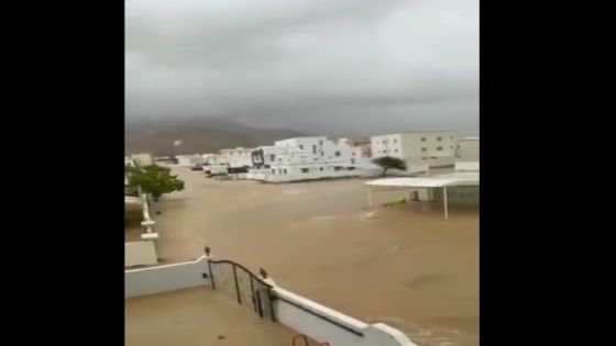 عُمان تعلن إجازة ليومين وإعصار شاهين يؤجل رحلات مطار مسقط