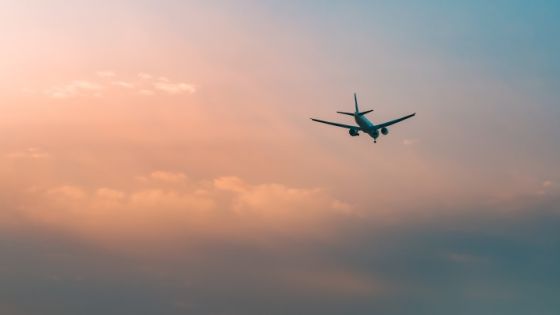 وزير النقل: لا يوجد إغلاق للأجواء الأردنية أمام حركة الطيران المدني