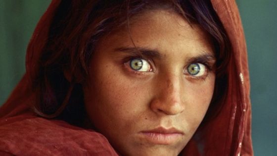 الموناليزا الأفغانية .. قصة صورة أعادتها طالبان للواجهة