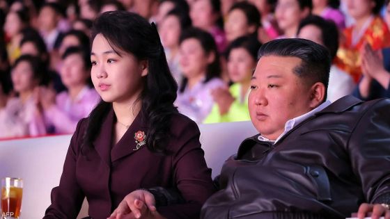 لحظة عائلية.. كيم جونغ-أون يرافق زوجته وابنته لحفل موسيقي