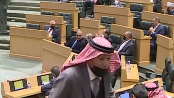 العرموطي يغادر جلسة النواب بعد بدء وزير المياه ألقاء كلمته