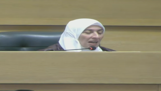 طهبوب تستجوب الحكومة بسبب العمل اللائق ومطالبات للوزير البكار بالاعتذار