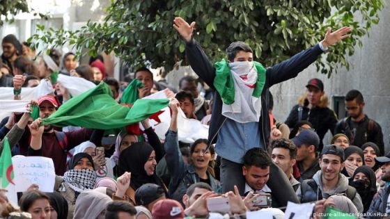 آلاف الجزائريين يتظاهرون للاسبوع الثاني بعد استئناف مسيرات الحراك