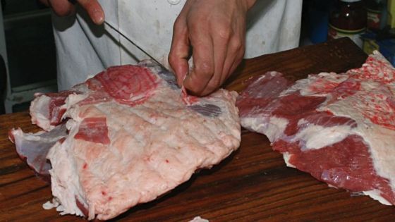 اتلاف ٣٠٠ كغم من اللحوم غير صالحة للاستهلاك في الكرك