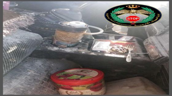 ضبط سائق يدخن الأرجيلة أثناء قيادته على طريق المطار