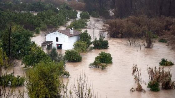 العاصفة ليوناردو تضرب إسبانيا والبرتغال.. والجليد الأسود يعيق الطيران بألمانيا