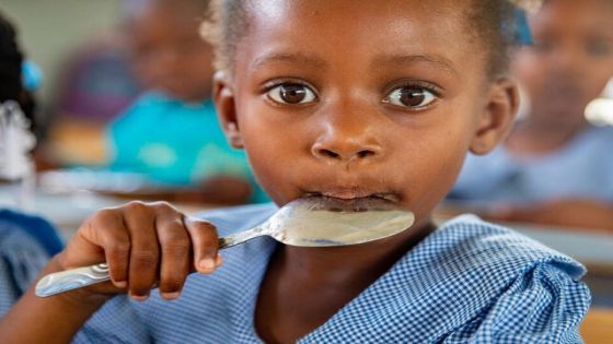 School girl enjoying nutritious school meal with local vegetables Home-Grown School Feeding: WFP Haiti’s Home-Grown School Feeding Programme contributes to improve the nutrition of schoolchildren and boost local economies at the same time. The activities link school feeding programmes with local smallholder farmers to provide schoolchildren with food that is diverse, nutritious and locally produced. The schools provide local farmers with a stable market for their products, leading to consistent income, more investments and higher productivity. The children enjoy healthy, diversified food, making it more likely that they will stay in school, perform better and enhance their prospects in entering the job market.
In 2021, WFP’s School Feeding Programme provided daily meals to over 225,000 children, whereas the Home-Grown School Feeding Programme, which connects the programme to local markets and producers, reached over 86,000 children. This represents an increase of approximately 60,000 school children receiving daily hot meals as compared to 2020. In 2022, WFP is planning to reach even more children – 250,000 for regular school feeding and more than 120,000 children under the Home-Grown School Feeding Programme.
School Rehab: On the morning of 14th August 2021, the island of Haiti was hit by a magnitude 7.2 earthquake located in the Canal du Sud (120 km west of the capital Port-au-Prince). The earthquake caused widespread damage, with 2,000 people killed and more than 12,000 injured.
More than 1,200 schools - over one third of those in the three departments most affected by the earthquake (Grand’Anse, Nippes & Sud) have been damaged. Under the leadership of the Ministry of Education, WFP started a rehabilitation project, which is a collaborative effort between local authorities, the private sector, UN agencies, NGOs. WFP has identified 190 damaged schools out of the 380 where its school feeding programmes are taking place in 2022-2023 in the earthquake aff