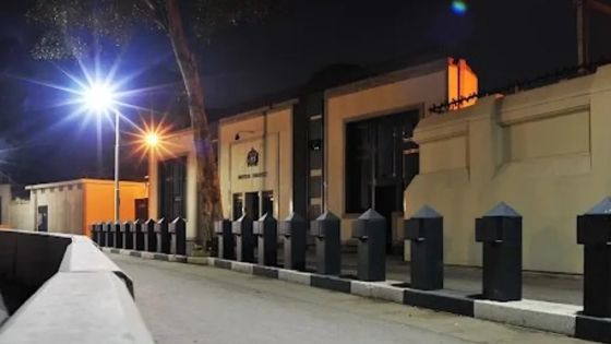 السفارة البريطانية في القاهرة تغلق مقرها الرئيسي بعد إزالة الحواجز الأمنية