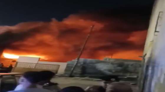 إخماد حريق شب داخل مصنع أثاث ومفروشات في مخيم حطين