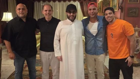 عادل إمام يستقبل تركي آل الشيخ في منزله