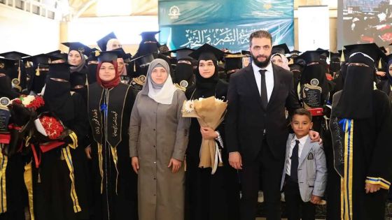 الرئيس السوري يحضر تخرج زوجته من جامعة إدلب