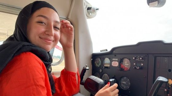 مايا غزال.. أول لاجئة سورية تحصل على رخصة قيادة طائرة