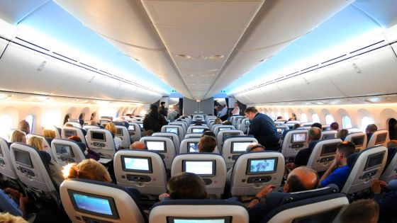 طائرة بريطانية تدعو 20 راكبا للمغادرة لتخفيف وزنها