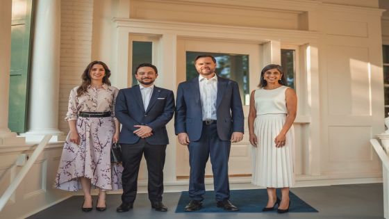 ولي العهد والأميرة رجوة يحضران مأدبة عشاء أقامها نائب الرئيس الأمريكي
