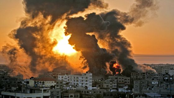 جيش الاحتلال يعلن مقتل جندي ويواصل قصف الأحياء في غزة