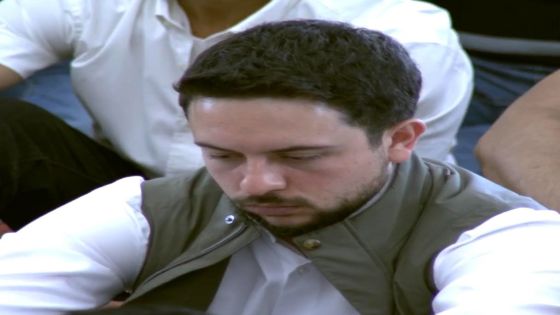 ولي العهد يؤدي صلاة الجمعة في مسجد الحسين بن طلال