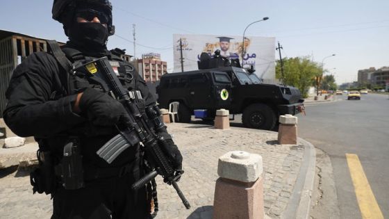 Members of the Iraqi special forces deploy on the streets of the capital Baghdad, on August 27, 2021, ahead of a regional summit. - The meeting seeks to give Iraq a "unifying role" to tackle the crises shaking the region, according to sources close to Iraqi Prime Minister Mustafa al-Kadhemi. (Photo by Ahmad AL-RUBAYE / AFP)