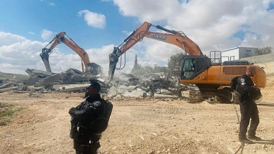 قوات الاحتلال تهدم عشرات المنازل الفلسطينية بالنقب