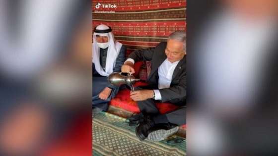 نتنياهو يعود لخطب ودّ المواطنين العرب بصفته أبو يائير وبيده دلّة القهوة