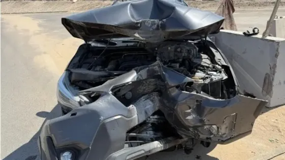 كسر في الأضلاع وتهشّم سيارته.. نجاة أحمد السقا من حادث سير