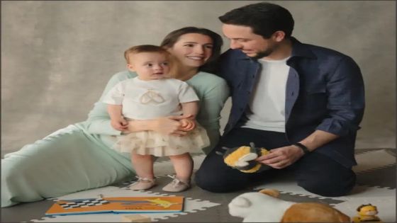 ولي العهد : ‎مني ومن رجوة وصغيرتنا إيمان.. كل عام وأنتم بخير