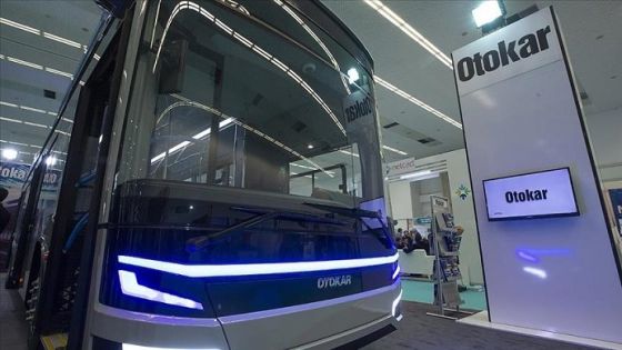 أمانة عمان توقع إتفاقية توريد 136 حافلة نقل عام
