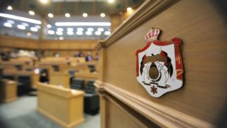 مشادات حادة والسبب ” قانون الطفل ” … تصفية خلافات ومطالبات بخفض الضريبة على البنزين