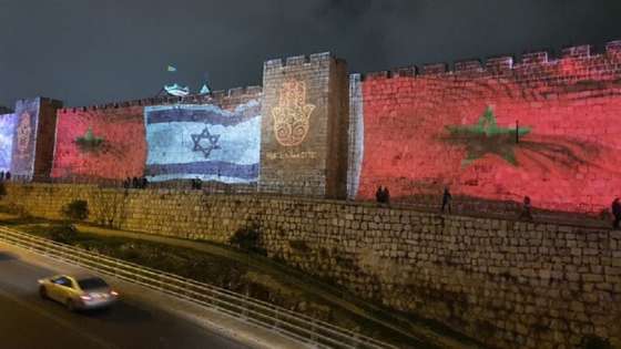 سلطات الاحتلال تنير أسوار القدس المحتلة بعلم المغرب