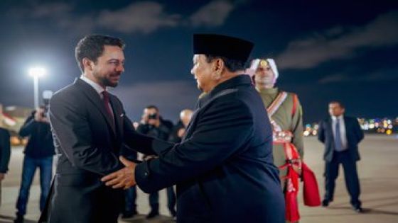 ولي العهد يستقبل الرئيس الإندونيسي لدى وصوله المملكة