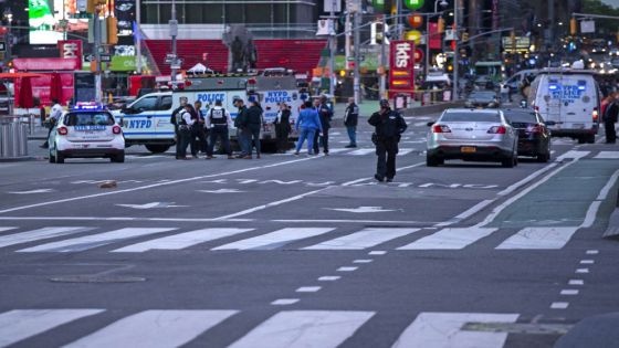 إصابة امرأتين وطفلة في إطلاق نار في ” تايم سكوير” بنيويورك