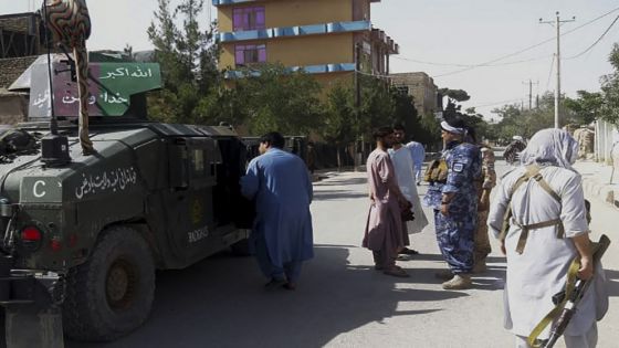 حركة طالبان تؤكد أنها سيطرت على أهم معبر حدودي مع إيران