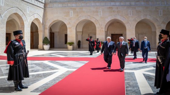 الملك يبحث مع الرئيس الفلسطيني آخر التطورات السياسية