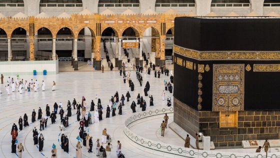 السعودية تستقبل أولى رحلات المعتمرين القادمين من الخارج ( صور)