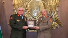 اللواء الحنيطي يلتقي حفتر في ليبيا