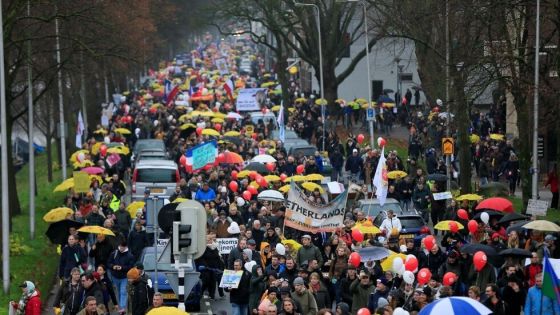 مظاهرات حاشدة في هولندا احتجاجا على قيود كورونا