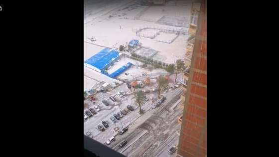 الثلوج تتساقط في مشهد قد يشاهده البعض لأول مرة في مصر