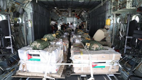 الأردن يواصل إرسال المساعدات إلى غزة عبر إنزالات جوية جديدة
