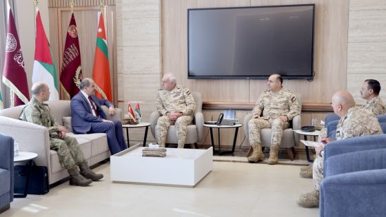 رئيس هيئة الأركان المشتركة يستقبل السفير التركي في عمان