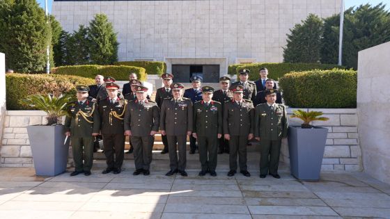 رئيس أركان حرب القوات المسلحة المصرية يزور صرح الشهيد بعمّان